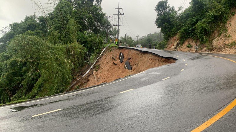 Главная дорога в Патонг обрушилась 19 октября. Фото: Vinnie Modell