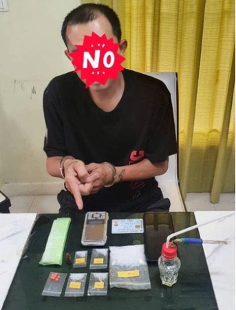 Житель Чалонга арестован за хранение наркотиков и боеприпасов. При этом изъятые у него боеприпасы были представлены одним патроном. Фото: Полиция Вичита