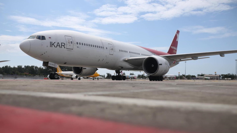 Самолет авиакомпании IKAR (Nordwind) в аэропорту Пхукета. Фото: Phuket Info Center