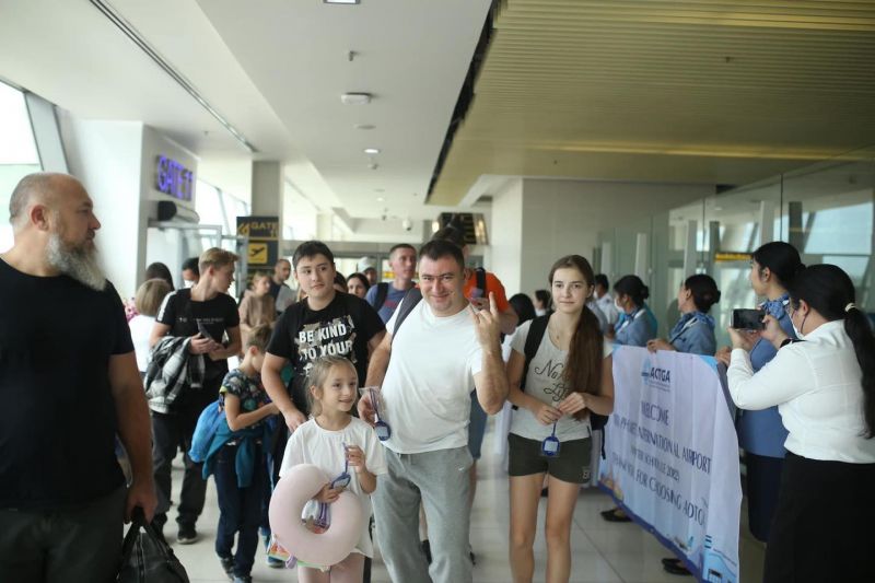 Пассажиров первого рейса IKAR встречают на Пхукете. Фото: Phuket Info Center