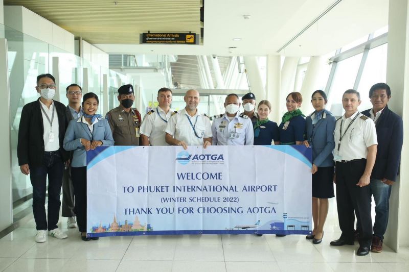Пассажиров первого рейса IKAR встречают на Пхукете. Фото: Phuket Info Center