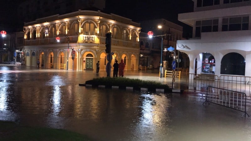 Дожди в ночь с 30 на 31 октября спровоцировали локальные наводнения на Пхукете и минимум один обвал грунта. Фото: Phuket Info Center