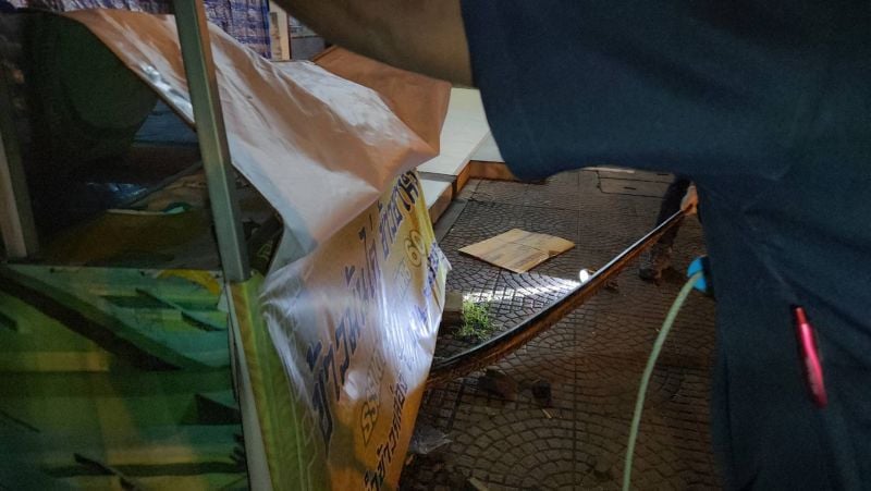 У отделения тайского Сбербанка в районе Памятника Героиням обнаружили питона длиной в 4,5 метра. Фото: Иккапоп Тхонгтуб