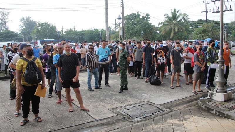 Пхукетские призывники отправились в воинские части 1 ноября из Сапан-Хина. Фото: PR Phuket