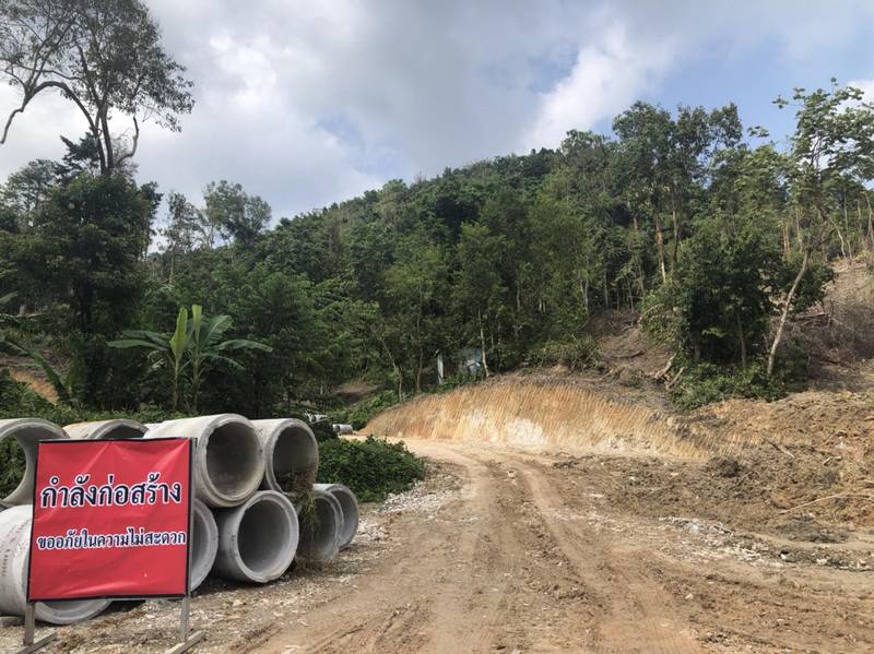 Праб Кисин и другие бизнесмены Патонга решили профинансировать прокладку альтернативной дороги из Кату. Фото: Phuket Info Center