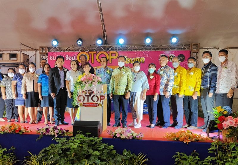 Приуроченная к празднику Лой-Кратонг ярмарка локальных товаров ОТОР продолжается в Сапан-Хине. Фото: PR Phuket