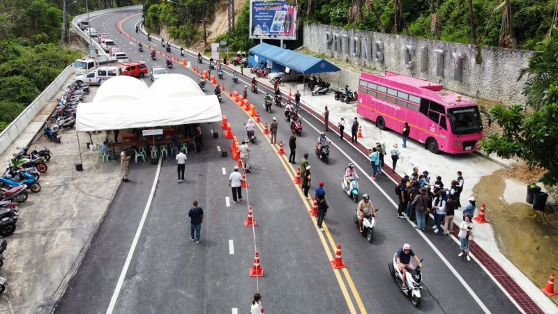 Движение легковых машин, пикапов и микроавтобусов из Патонга в Кату возобновлено. Фото: PR Phuket