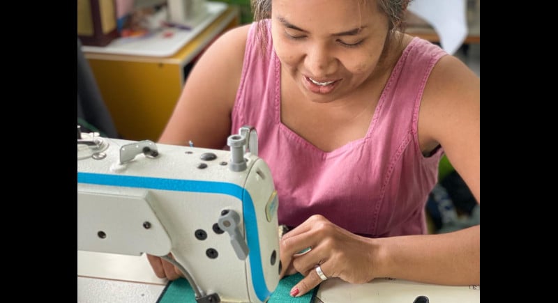 В рамках проекта Seeds of Change женщины из среди мигрантов учатся швейному делу и обеспечивают себе заработок этим трудом. Фото: Seeds of Change