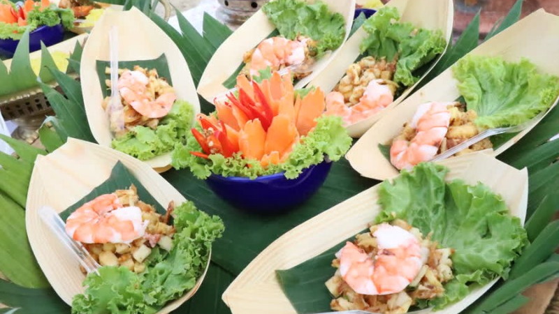 Еда на фестивале Phuket Tastival в 2020 году. Фото: NNT