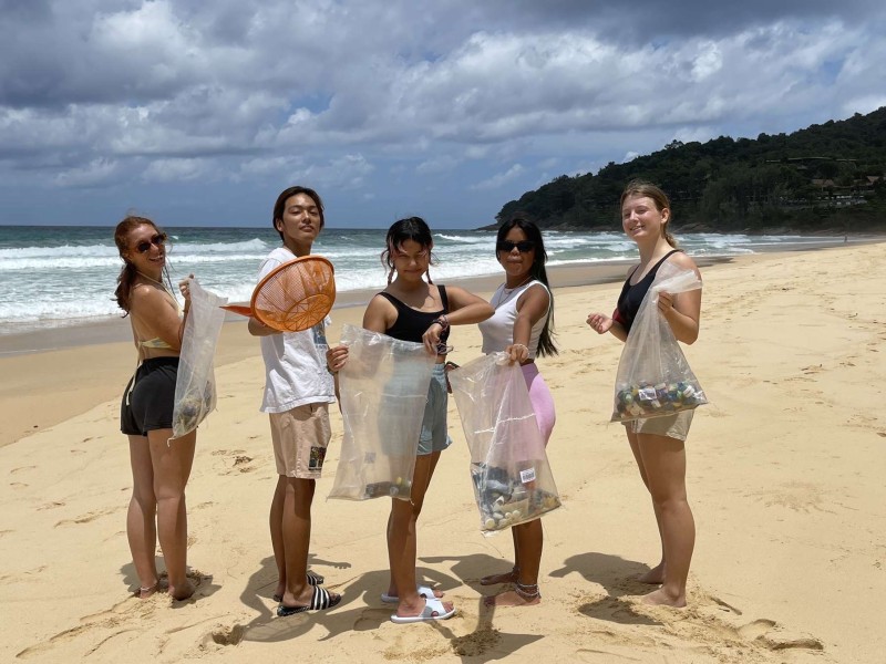 Экологическая группа Plastic Free Phuket, созданная учениками UWCT, борется за чистоту острова. Фото: Plastic Free Phuket / Facebook