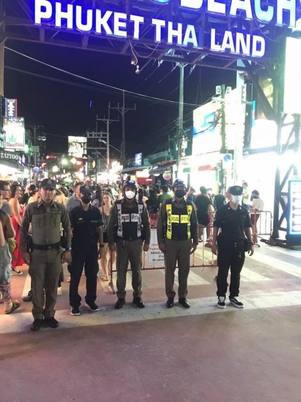 Уличная проверка на Бангла-Роуд 13 ноября. Фото: Phuket Info Center / Patong Police / Prab Kiseen
