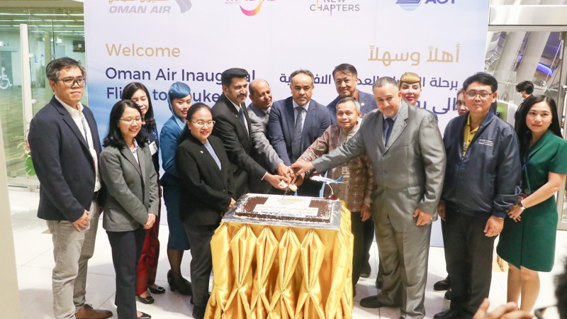 На борту первого рейса Oman Air на Пхукет прибыли всего 162 пассажира, но граждане Омана по прибытиям на остров занимают в ноябре 23 место. Фото: Phuket Info Center