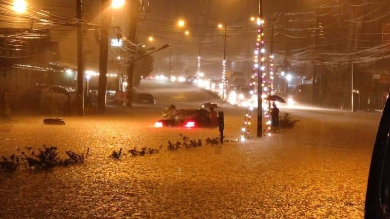 Вечерние дожди 15 ноября вызвали наводнения на Пхукете. Фото: Phuket Info Center