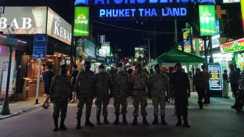 Уличный патруль волонтеров OrSor в Патонге. Фото: PR Phuket