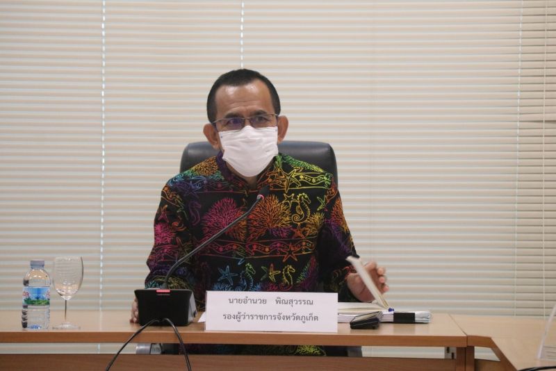 Вице-губернатор Амнуай Пинсуван на совещании 23 ноября 2022 года. Фото: PR Phuket
