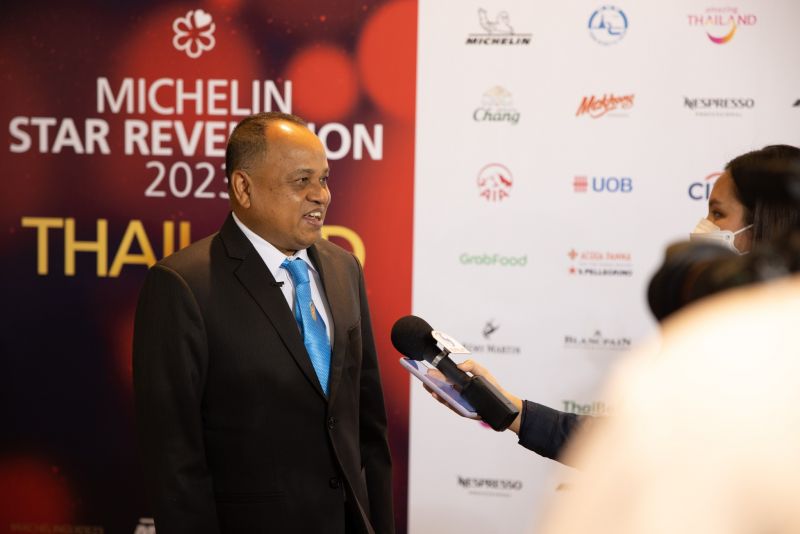 Губернатор Пхукета Наронг Вунсиеу на церемонии Michelin в 2022 году. Фото: Michelin Thailand