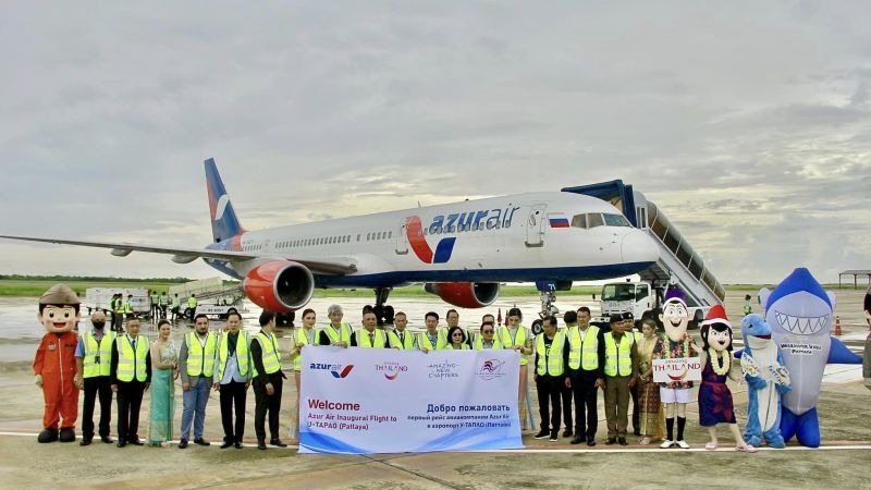 Первый в новом сезоне прямой рейс Azur Air сел в Паттайе утром 26 ноября. Пассажирам устроили торжественную встречу. Фото: U-Tapao International Airport