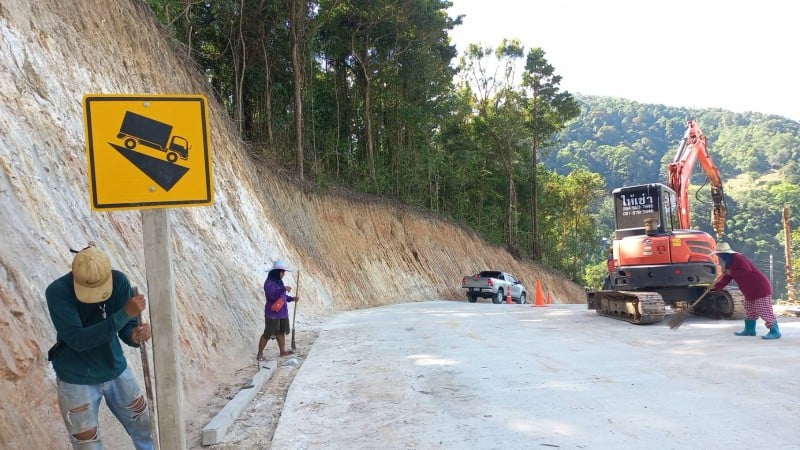 Дорога Праба пока открыта только для мотоциклов, легковых авто, пикапов и микроавтобус. Тяжелый транспорт на нее не допускается. Фото: Patong Development Foundation