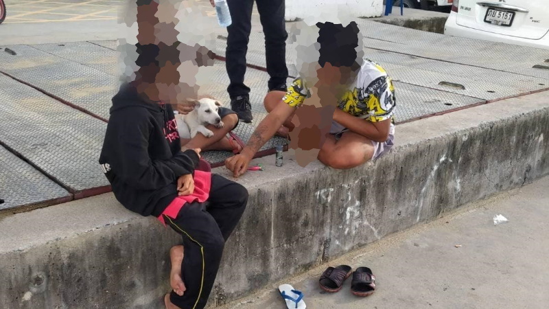 Несовершеннолетние курят марихуану на пляже в Паттайе. Одного ребенка уже нашли, второго нет. Третий не упоминается в принципе. Фото: Kittiwat Na Pattaya