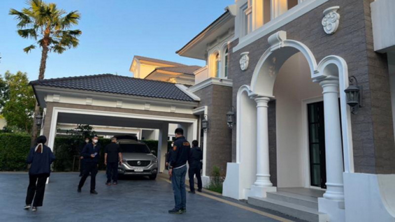 Полиция уже арестовала Тухао и наложила арест на его активы, включая бизнес, дома и самолеты. Однако именно деньги найти пока не удалось. Фото: Bangkok Post