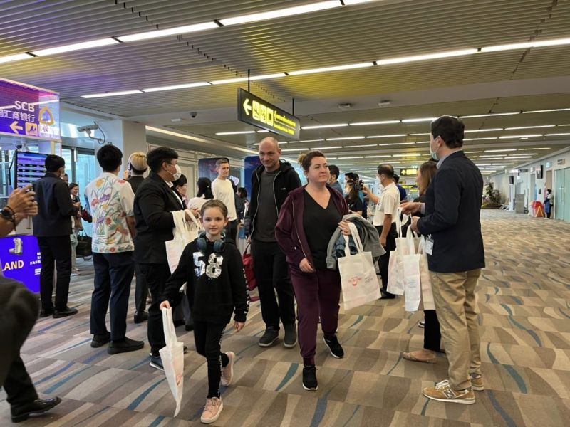 Встреча пассажиров в аэропорту Пхукета утром 10 декабря. Фото: PR Phuket