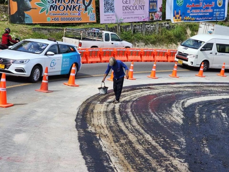 Укладка асфальта на трассе Кату-Патонг. Фото: Kathu Miunicipality