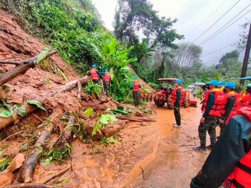 Новые шторма обрушились на юг Таиланда, вызывав наводнения в девяти провинциях и нарушив как сухопутное, так и морское сообщение. Фото: Radio Thailand