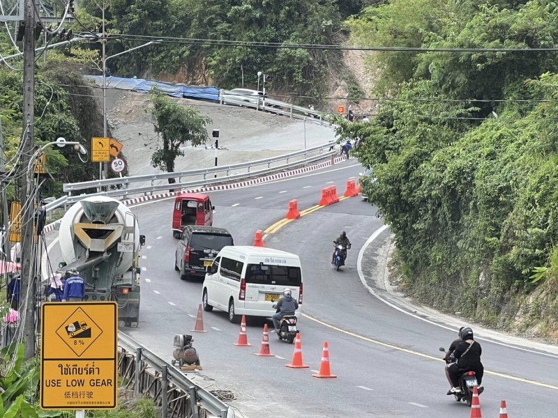 Дорога из Кату в Патонг восстановлена. Движение открыто для любого транспорта в обоих направлениях. Фото: PR Phuket