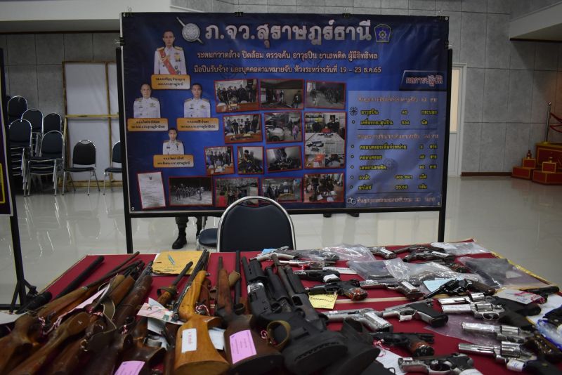 Презентация оружия, изъятого в ходе пятидневного блица в семи южных провинциях, включая Пхукет. Фото: PR Phuket.