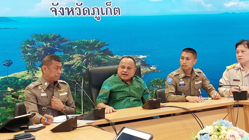 Совещание у губернатора Наронга Вунсиеу. Фото: PR Phuket