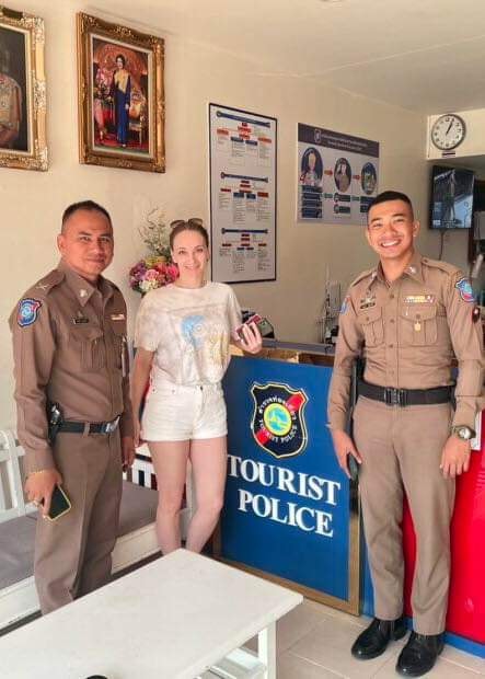 Россиянке вернули забытые в отеле серьги с бриллиантами. Фото: Phuket Tourist Police