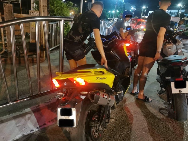 Полиция устроила облаву на туристов на мотоциклах и провела проверку мотопрокатов в Патонгe. Фото: Patong Police