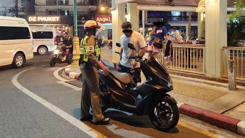 Полиция устроила облаву на туристов на мотоциклах и провела проверку мотопрокатов в Патонгe. Фото: Patong Police