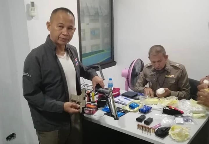 Наркокурьера задержали при попытке ввезти на Пхукет метамфетамин, кетамин и экстази. Фото: Tha Chatchai Police