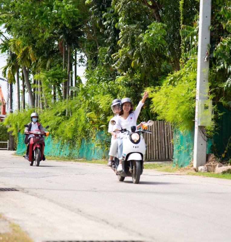 Кампания за безопасность дорожного движения в Чалонге. Фото: Chalong Municipality