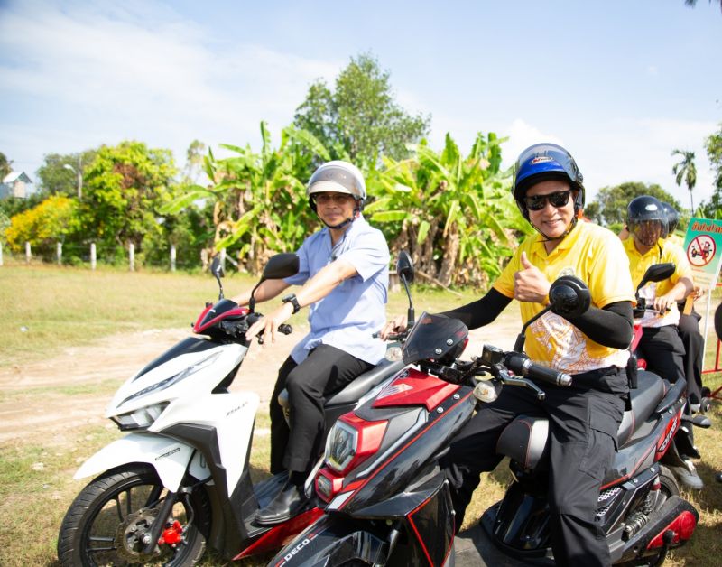 Кампания за безопасность дорожного движения в Чалонге. Фото: Chalong Municipality