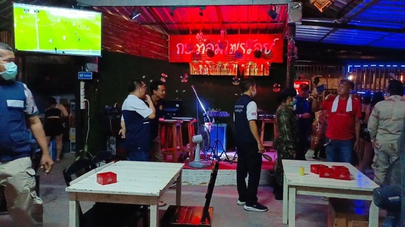 Проверки баров и клубов продолжаются в округе Мыанг-Пхукет. Фото: Phuket Info Center