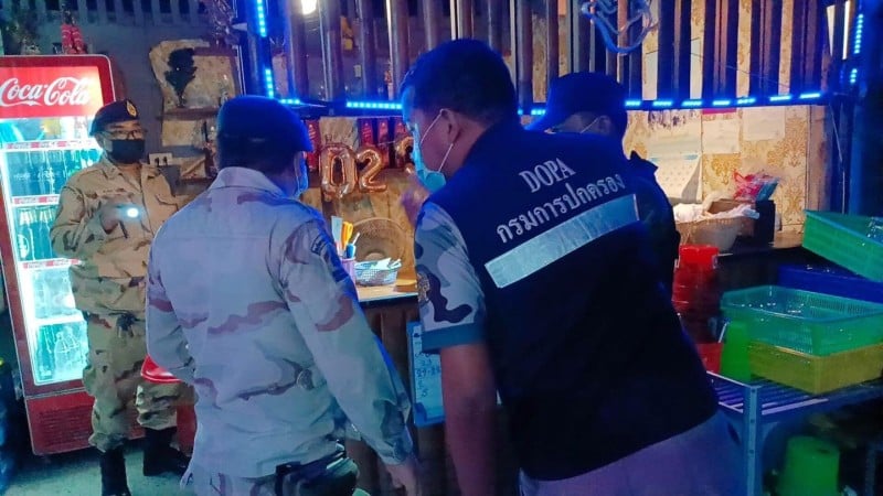 Проверки баров и клубов продолжаются в округе Мыанг-Пхукет. Фото: Phuket Info Center