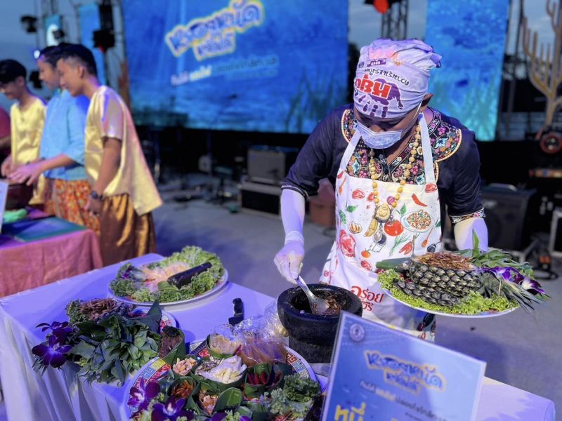 Фестиваль еды и музыки в Сапан-Хине. Первый день мероприятия включал кулинарный конкурс.
