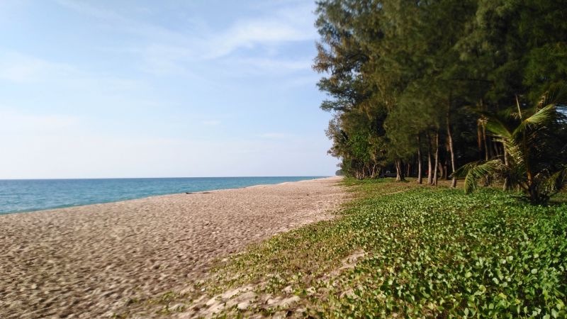 Безлюдный пляж в Тай-Мыанге. Провинция Пханг-Нга.
