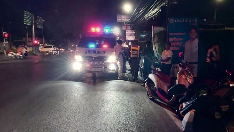 ДТП в Чалонге в ночь с 14 на 15 апреля. Проехавший на красный свет мотоциклист сбил туристку и скрылся. Фото: Ruamjai Foundation