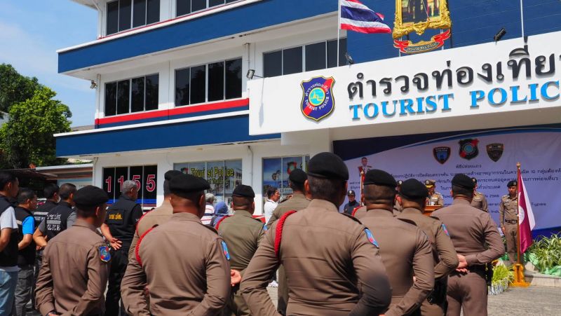Старт кампании по борьбе с нарушениями закона в сфере туризма на Пхукете 28 апреля. Аналогичное мероприятие в Паттайе состоялось 23 марта. Фото: Phuket Tourist Police, PR Phuket