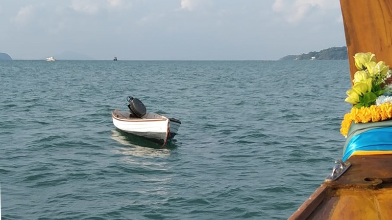Вспомогательная шлюпка с подвесным мотором была обнаружена в море 1 мая. Фото: Suporn Songmueang (สุภรณ์ สองเมือง)