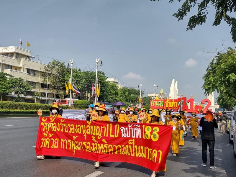 Демонстранты на улицах Бангкока в Первомай. Фото: Confederation of Industrial Labour of Thailand