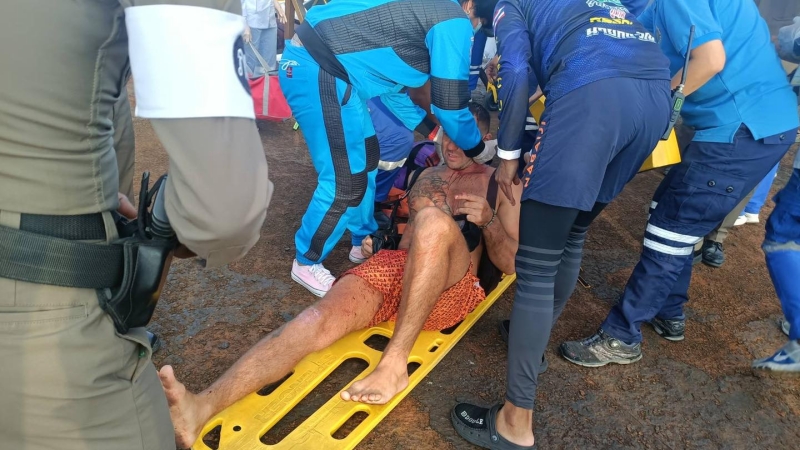 Спидбот врезался в сигнальную вышку у побережья Пхукета. Пострадать могли до 30 человек. Фото: Phuket Info Center