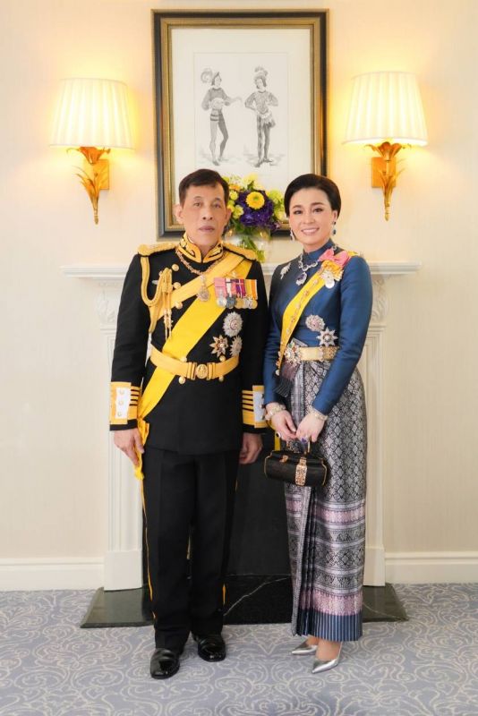 Король Таиланда Маха Вачиралонгкорн (Рама X) и Королева Сутхида во время визита в Лондон на Коронацию Карла III. Фото: Royal Office of Thailand