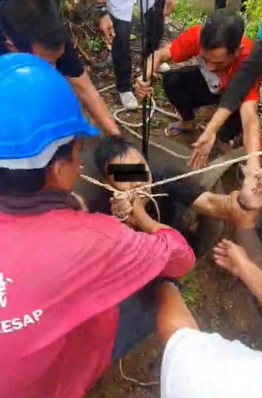 Четыре человека упали в колодец на Soi Pasak 8/7. Фото: Phuket Info Center