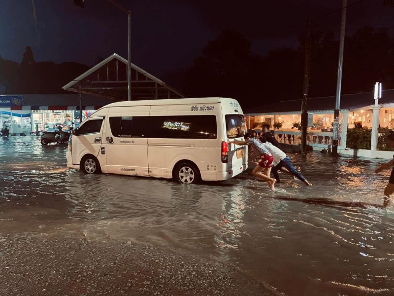 Локальное наводнение в Раваи. Фото: Phuket Info Center