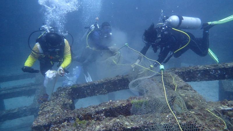 Рифы у Рачи-Ной очистили от рыболовных сетей