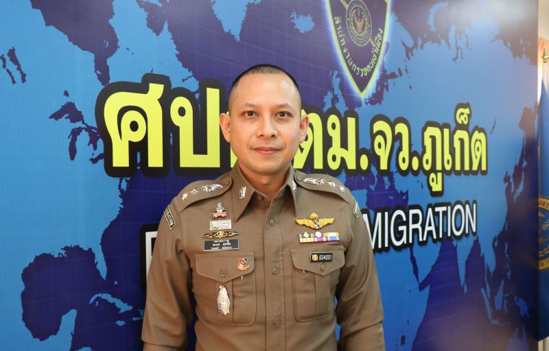 Начальник Иммиграционного бюро Пхукета полковник Тханет Сукчай. Фото: Radio Thailand Phuket